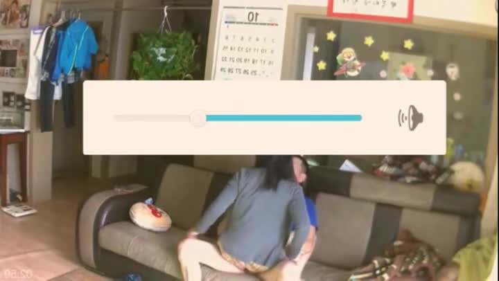 家庭摄像头破解偸拍大J8老公公与儿媳妇偸情地板肏到沙发上骚儿媳撸硬公公鸡巴就往上坐特主动
